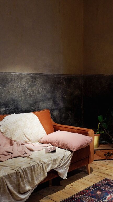 Tips for Creating a Cozy and Inviting Living Room Space